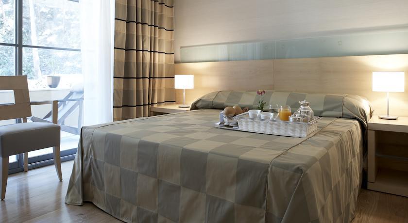 Suite Jardin VIP avec Piscine Privée (2 Adultes + 2 Enfants)